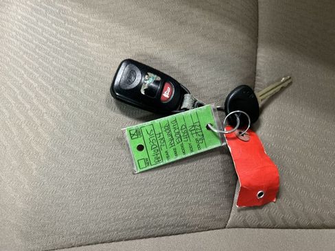 Used 2014 Hyundai Elantra SE FWD image 12