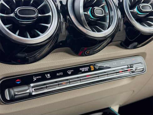 Certified 2025 Mercedes-Benz GLB 250 4MATIC image 17