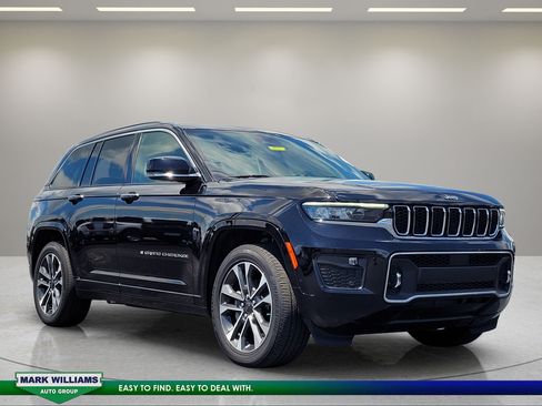 Used 2022 Jeep Grand Cherokee Overland w/ Luxury Tech Group IV AWD/4WD image 1