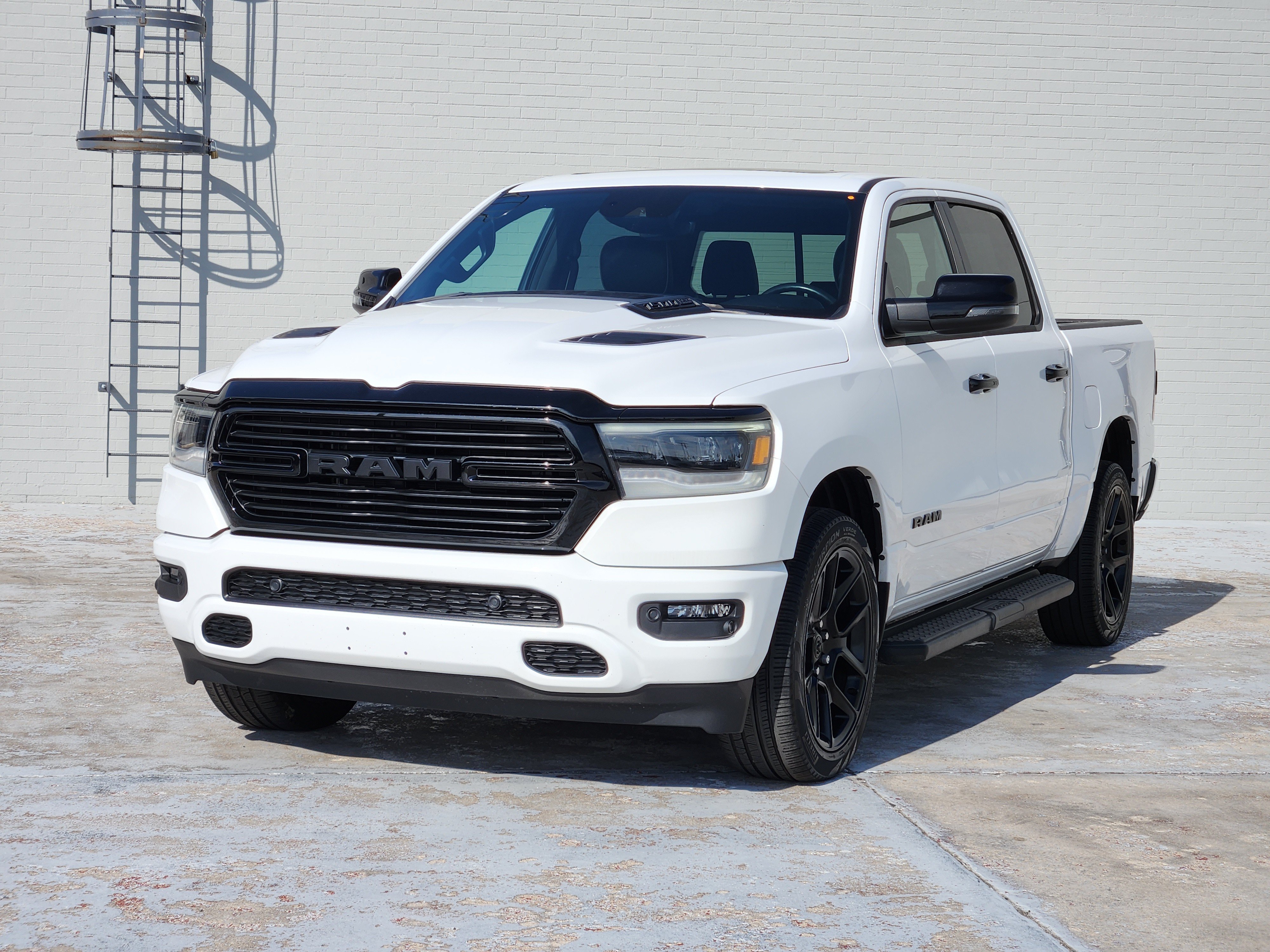 Used 2023 RAM 1500 Laramie AWD/4WD image 4