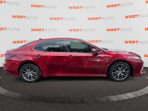 Used 2022 Toyota Camry XLE w/ Navigation Package FWD image 6
