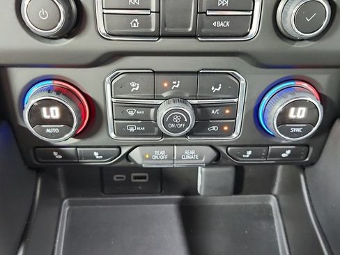 Used 2024 Chevrolet Tahoe Z71 w/ Luxury Package AWD/4WD image 33