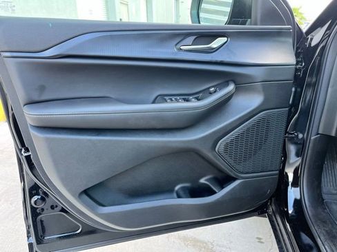 New 2025 Jeep Grand Cherokee Laredo X w/ Luxury Tech Group I image 16