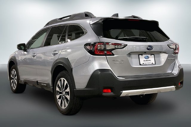 Used 2025 Subaru Outback Limited AWD/4WD image 12