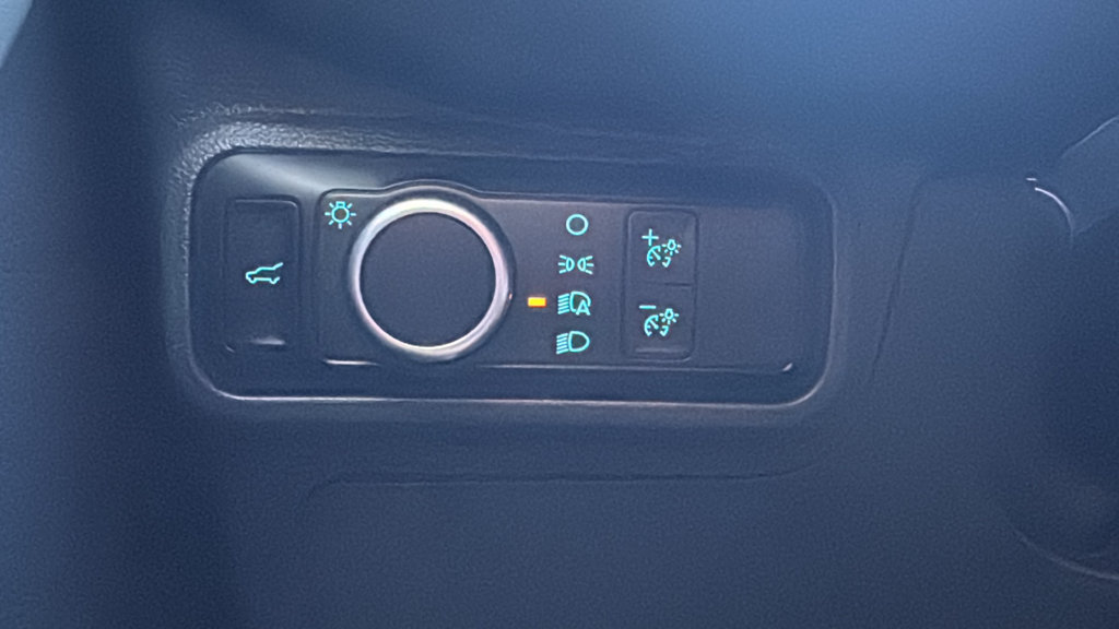 Used 2025 Ford Explorer Active RWD image 17