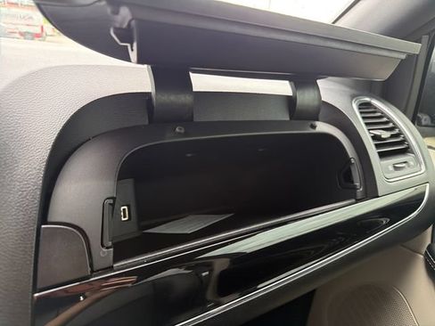 Used 2020 Dodge Grand Caravan SXT FWD image 25