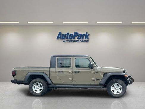 Used 2020 Jeep Gladiator Sport w/ Quick Order Package 24S image 8