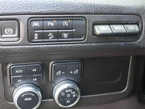 Used 2023 GMC Yukon Denali AWD/4WD image 26