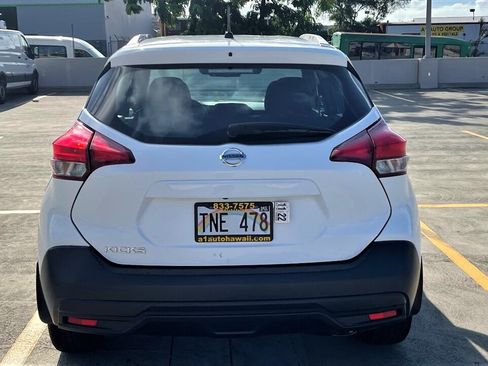 Used 2018 Nissan Kicks S FWD image 5