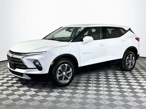Used 2026 Chevrolet Blazer LT FWD image 4