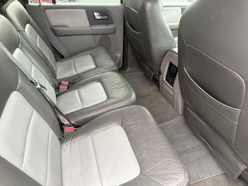 Used 2005 Ford Expedition XLT image 20