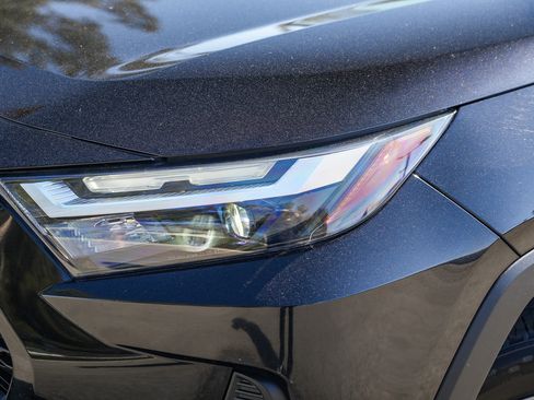 Used 2025 Toyota RAV4 XLE AWD/4WD image 2