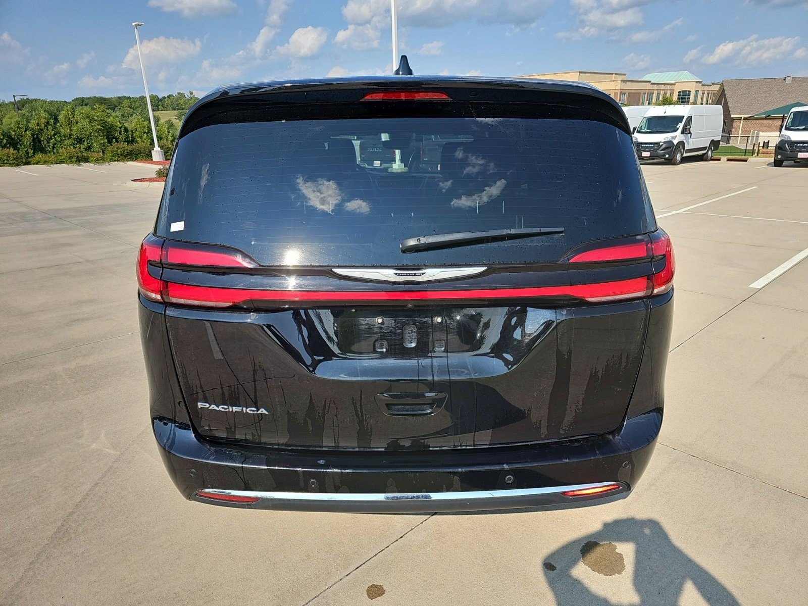Used 2025 Chrysler Pacifica Select FWD image 5