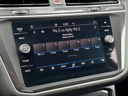 Used 2023 Volkswagen Tiguan SE FWD image 19