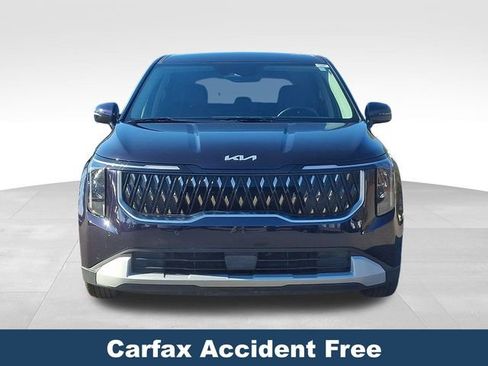 Used 2025 Kia Carnival image 3