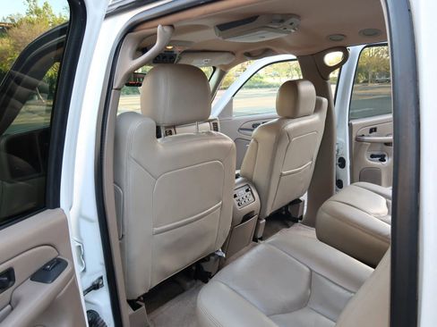 Used 2004 GMC Yukon XL SLT w/ Preferred Equipment Group image 17