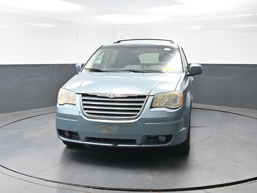Used 2010 Chrysler Town & Country Touring FWD image 5