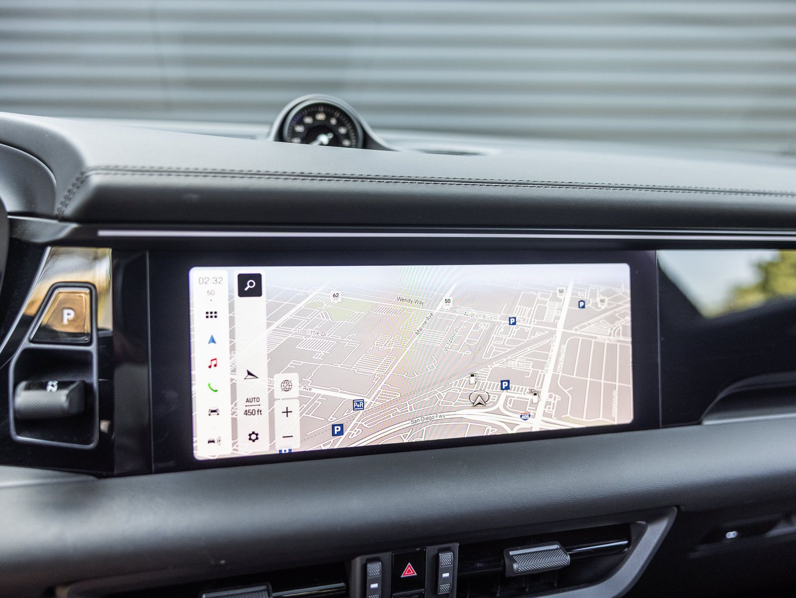 Certified 2025 Porsche Macan 4 Electric AWD/4WD image 27