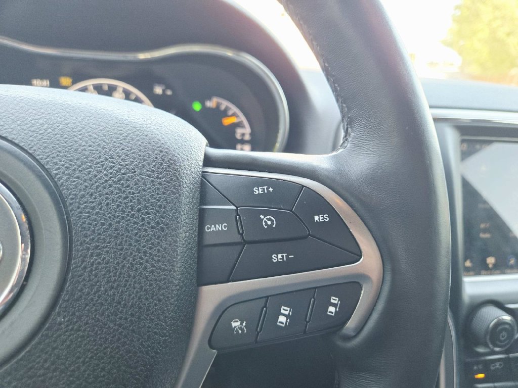 Used 2018 Jeep Grand Cherokee Limited AWD/4WD image 21