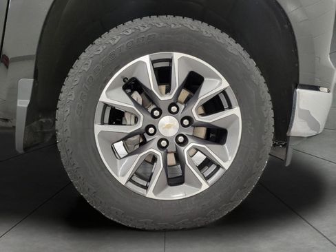 Used 2024 Chevrolet Silverado 1500 LT image 3