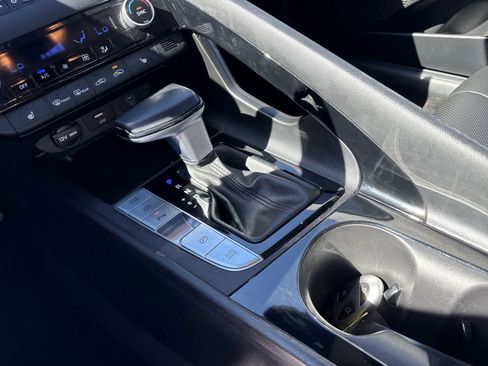 Used 2024 Hyundai Elantra Limited image 29