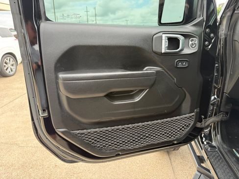 Used 2022 Jeep Wrangler Sport AWD/4WD image 17