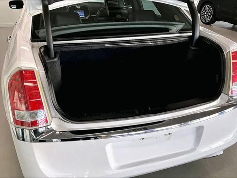 Used 2011 Chrysler 300 Limited image 17