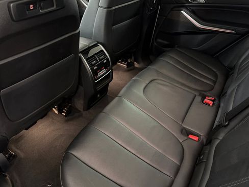 Used 2022 BMW X5 xDrive40i w/ M Sport Package image 4