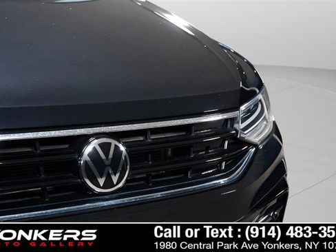 Used 2022 Volkswagen Tiguan SE R-Line image 24