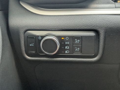 Used 2023 Ford Explorer XLT RWD image 26
