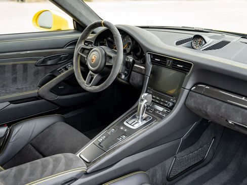 Used 2018 Porsche 911 GT2 RS RWD image 19