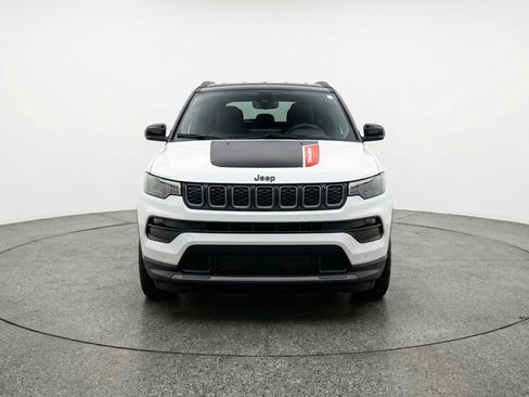 Used 2025 Jeep Compass Trailhawk AWD/4WD image 2