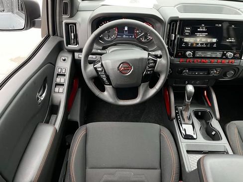 Used 2025 Nissan Frontier PRO-4X image 9