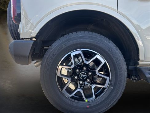 New 2025 Ford Bronco Outer Banks image 28