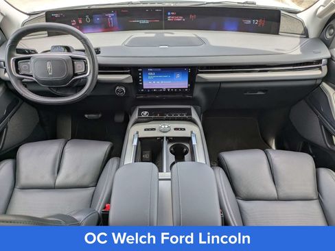 Certified 2026 Lincoln Navigator Reserve AWD/4WD image 10