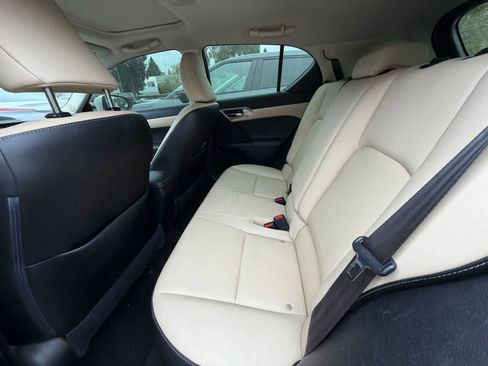 Used 2017 Lexus CT 200h w/ Navigation System Package FWD image 3