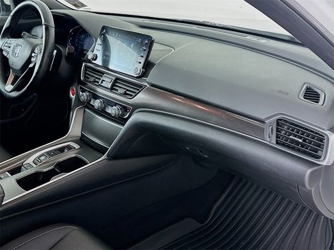 Used 2019 Honda Accord Sport image 9