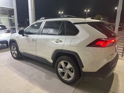 Used 2021 Toyota RAV4 Limited image 4