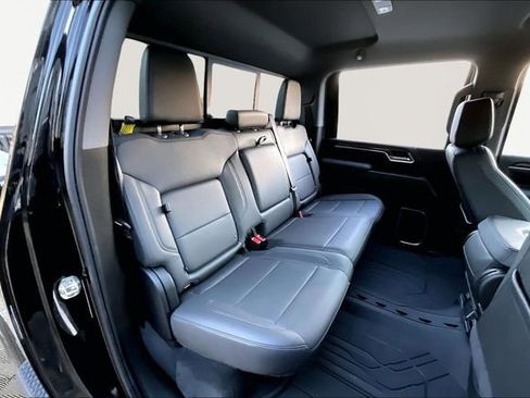 Used 2025 Chevrolet Silverado 2500 LT w/ Leather Package image 17