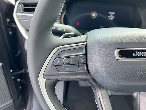 New 2025 Jeep Grand Cherokee L Limited w/ Luxury Tech Group II image 22