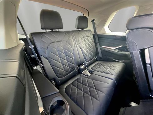 Used 2023 BMW X7 xDrive40i AWD/4WD image 25