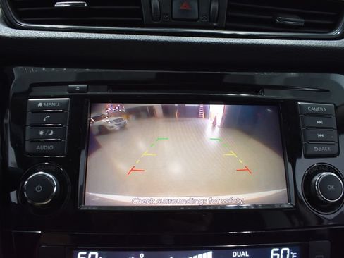 Used 2020 Nissan Rogue SV FWD image 23