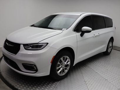 Used 2023 Chrysler Pacifica Touring-L