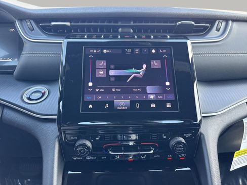 New 2025 Jeep Grand Cherokee Laredo X w/ Luxury Tech Group I image 21