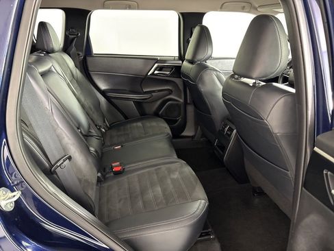 Used 2024 Mitsubishi Outlander SE image 38