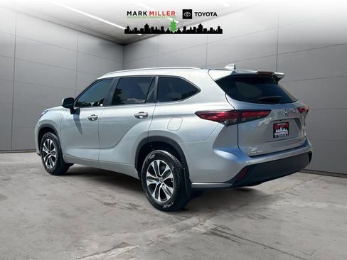Used 2023 Toyota Highlander XLE AWD/4WD image 3