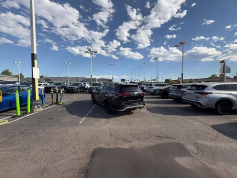Used 2025 Toyota Highlander XSE AWD/4WD image 15