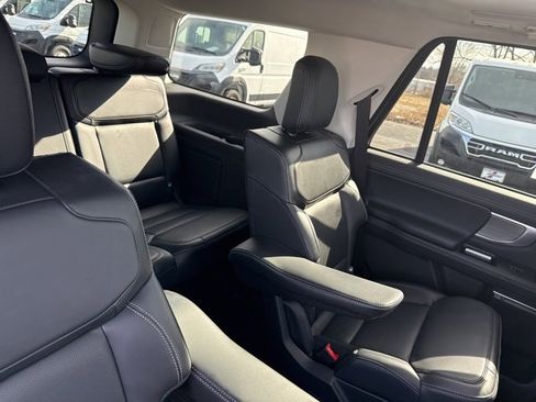 Used 2025 Ford Expedition Platinum w/ Driver's Package image 22