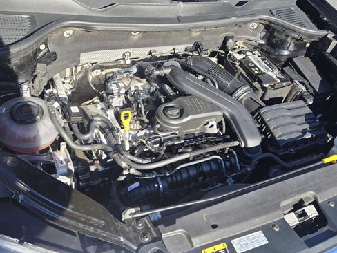 Used 2022 Volkswagen Taos S image 11