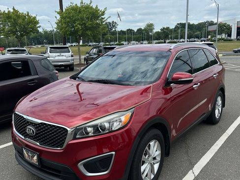 Used 2018 Kia Sorento FWD image 3